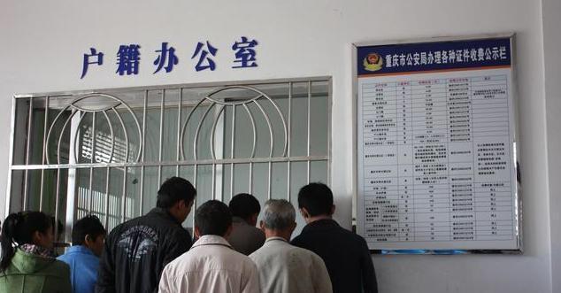 上户口时,工作人员打错孩子“名字”,家人看到后却大喜:不改了