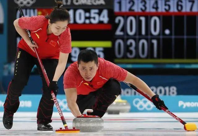 冰壶让“擦地板”成了件专业活