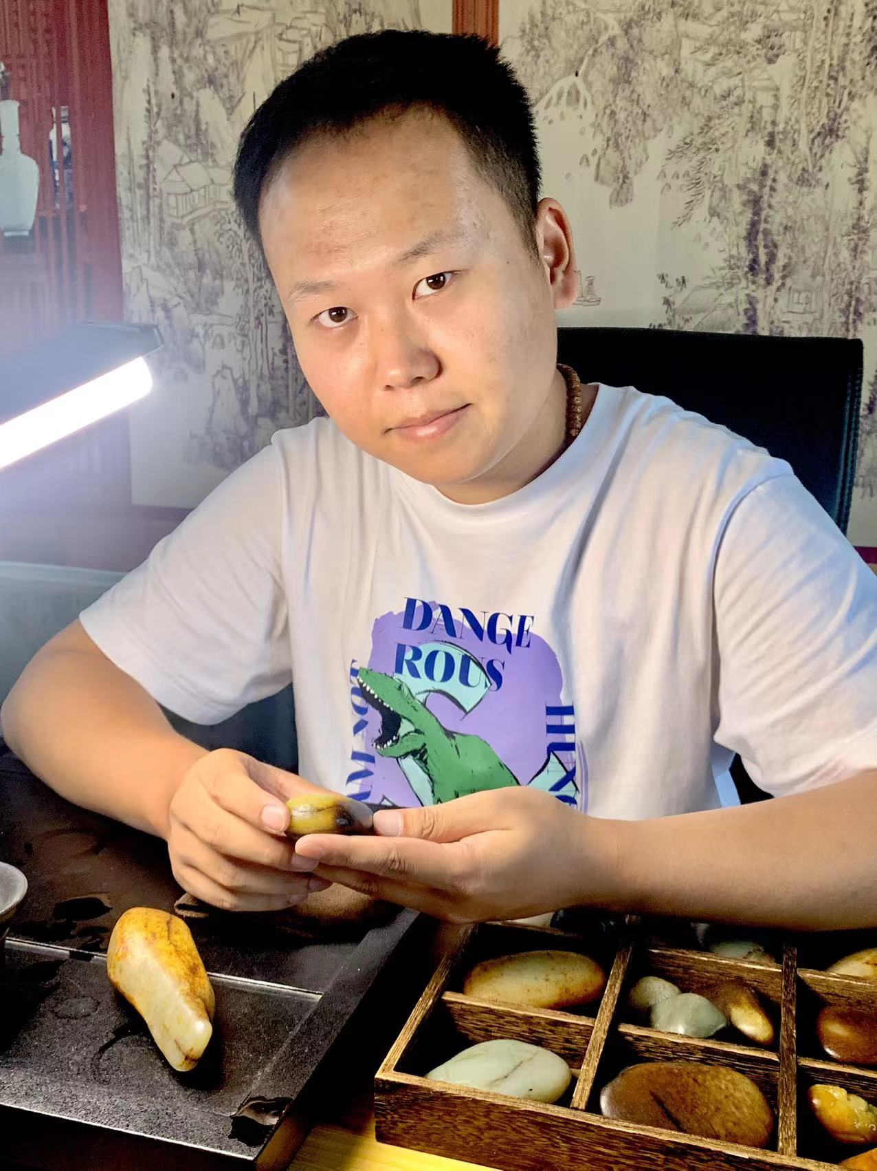 菊花|玉雕展示出来的独特美,玉雕艺术师—杨志航