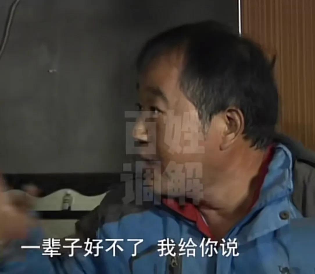 妻子记恨丈夫照顾婆婆三年不回家，拿刀将丈夫赶出门：我不要你了