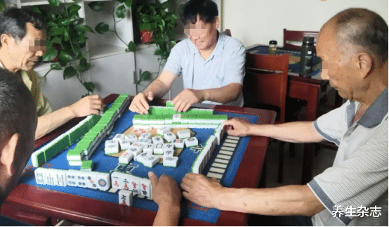 脑梗|62岁大叔不沾烟酒,脑梗离世,医生叹息:一把年纪,1事怎能天天做?