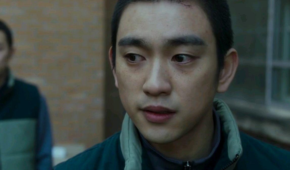 朴珍荣|一人饰两角,演技满分:朴珍荣在新片《圣诞颂歌》中表现格外突出