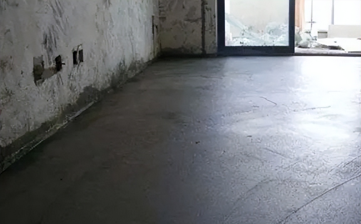 夏天水泥地坪该如何养护?多亏请教楼下老瓦工,不然差点就开裂了