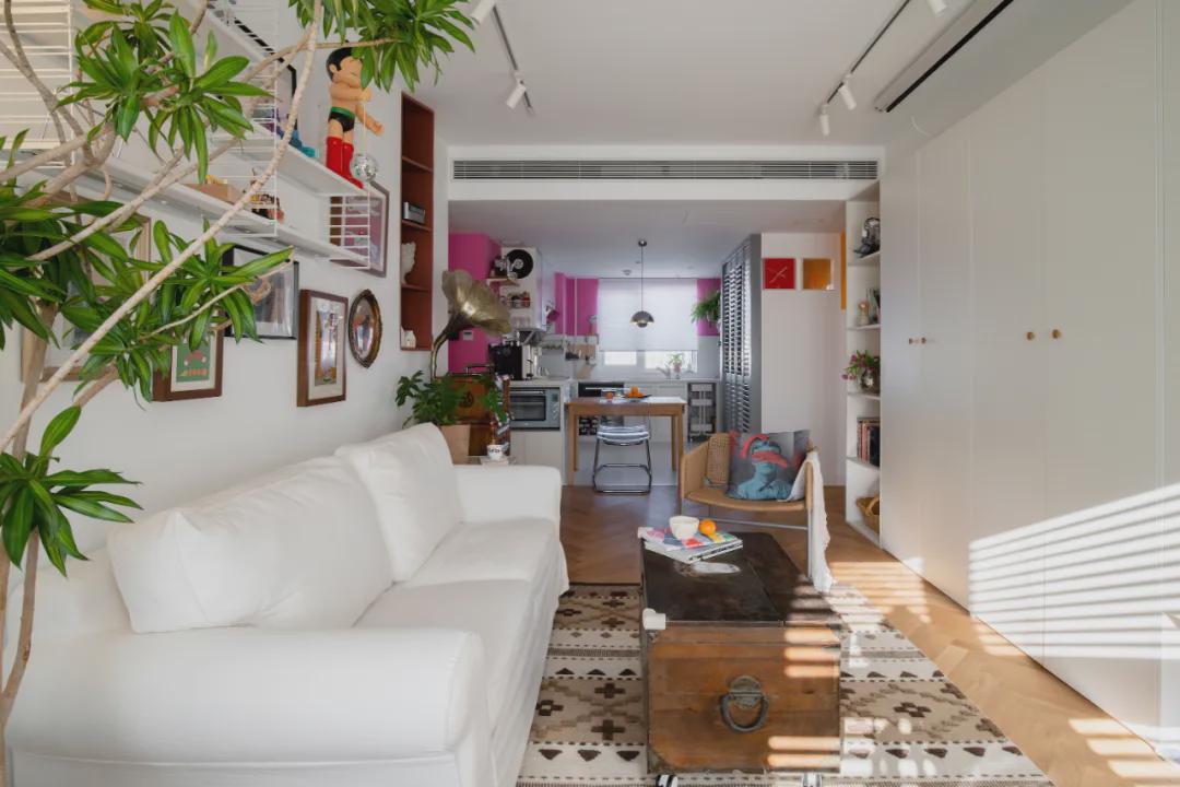 新婚夫妻89㎡混搭婚房,火烈鸟粉搭配大胆的橘黄,个性又充满活力