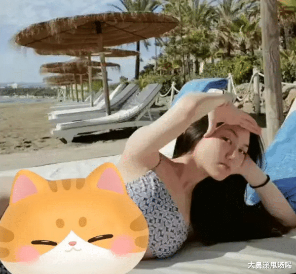 李嫣|王菲16岁女儿李嫣晒泳装照,穿比基尼身材火辣,被质疑尺度过大