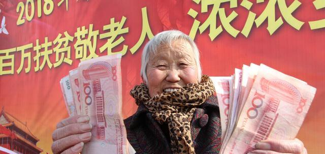 退休时别忘交“这份材料”,以后每年或有机会多领8640元,望周知