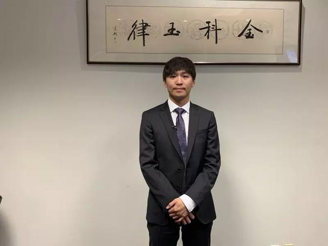 郑爽|代孕女儿手指割伤,儿子疑似烫伤,爽爸撕张恒,粉丝却夸郑爽温柔