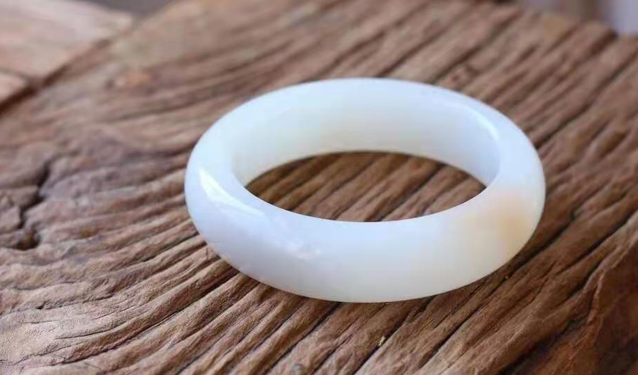 |有钱人收藏和田玉，真的是任性吗？