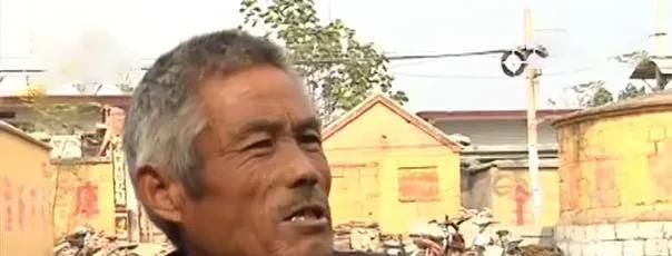 2011年,爷爷砸死亲孙子,村民却拍手称快,千人联名为老汉求情