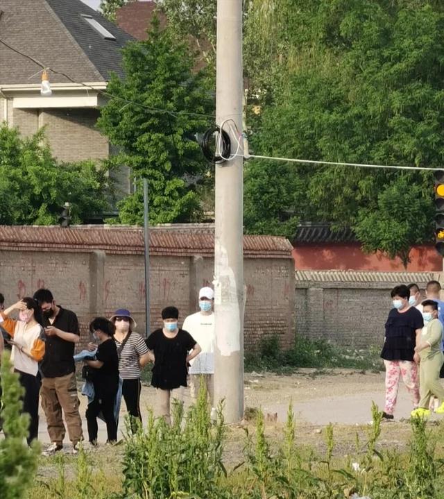 郭德纲|志愿者测核酸测到郭德纲，四目相对不敢说话，郭德纲微笑点头示意