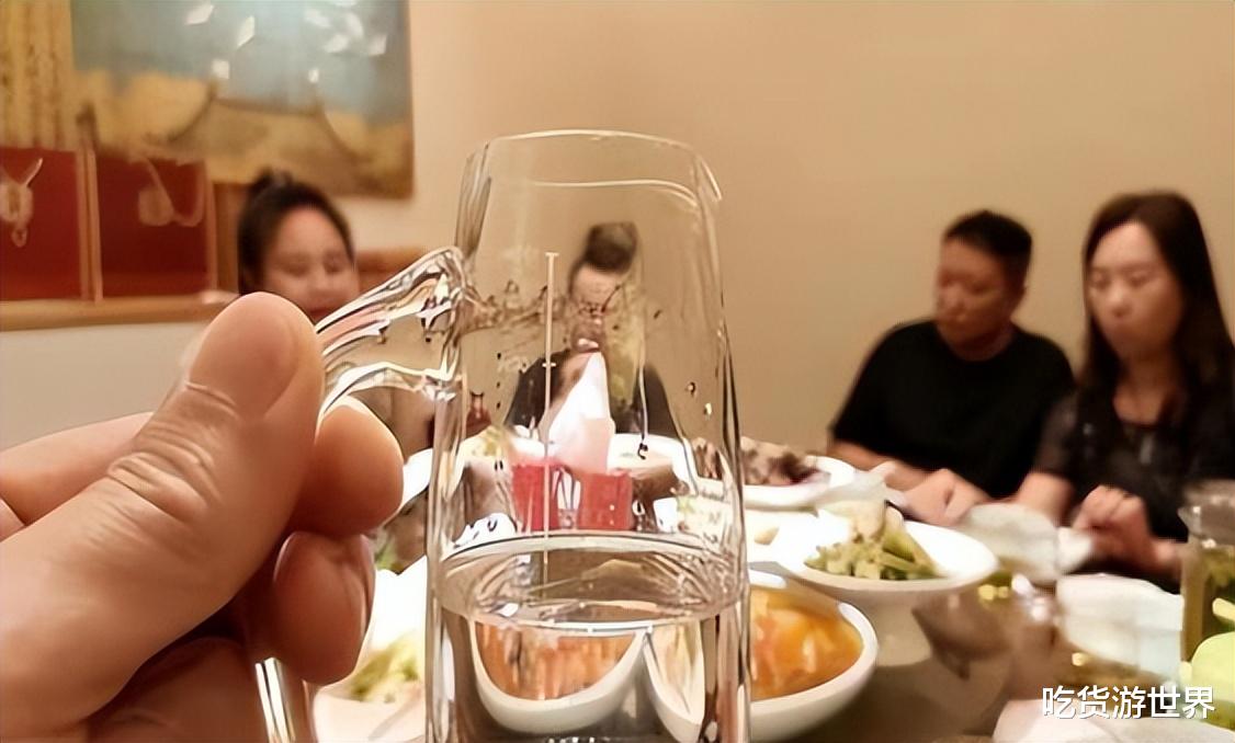 |给别人敬酒时，最忌讳“祭祀手”？喝酒的讲究，建议了解一下