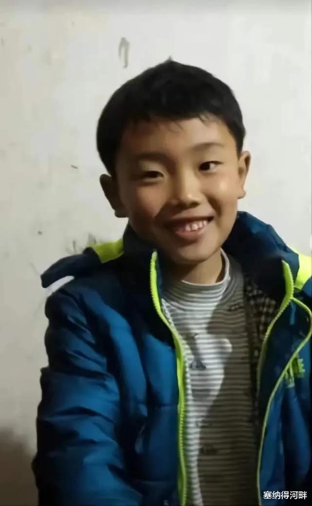 胡鑫宇其实并没有走远,可能在学校这里