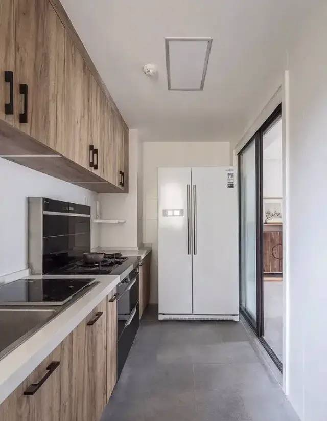 120㎡黑白灰简约风格,再加以原木搭配,给你一个佛系的家居生活