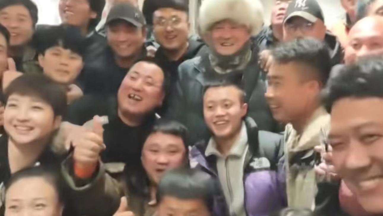 赵本山|曝65岁赵本山将回归央视春晚，彩排照流出引热议，知情人发文澄清