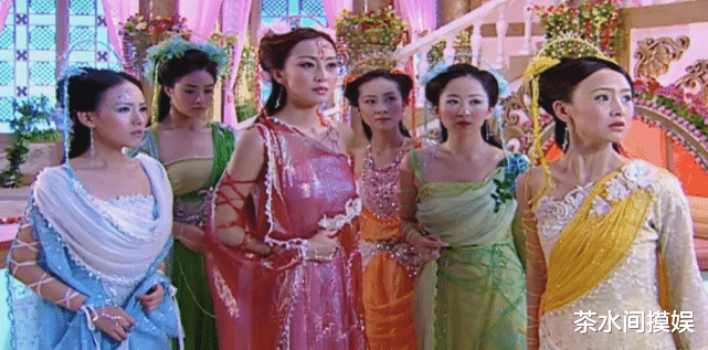 景甜|同样头顶“网兜”,贾静雯经典、邓萃雯毁形象,刘诗诗景甜太累赘