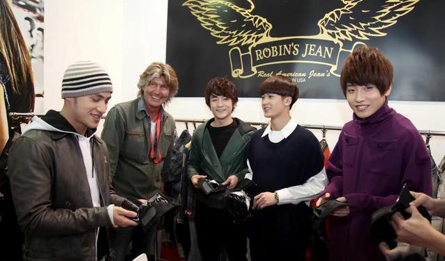 徐静蕾|檀健次频繁营业，31岁开始走可爱风？网友：看下10年前旧照再说