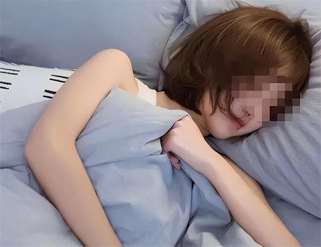 案件:福建一女子睡觉时遭朋友入室侵犯,丈夫睡在一旁竟浑然不觉