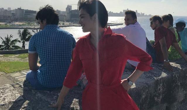 发型 宋慧乔刘海发型显少女,定制款项链格外抢眼,复工拍戏状态惹人疼