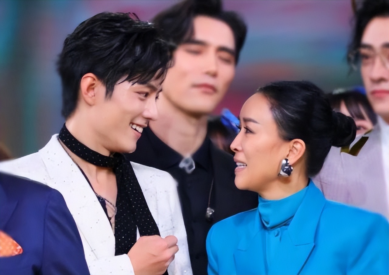 肖战|流量密码肖战：成于贵人李宇春，败于粉丝，他的无奈谁能懂