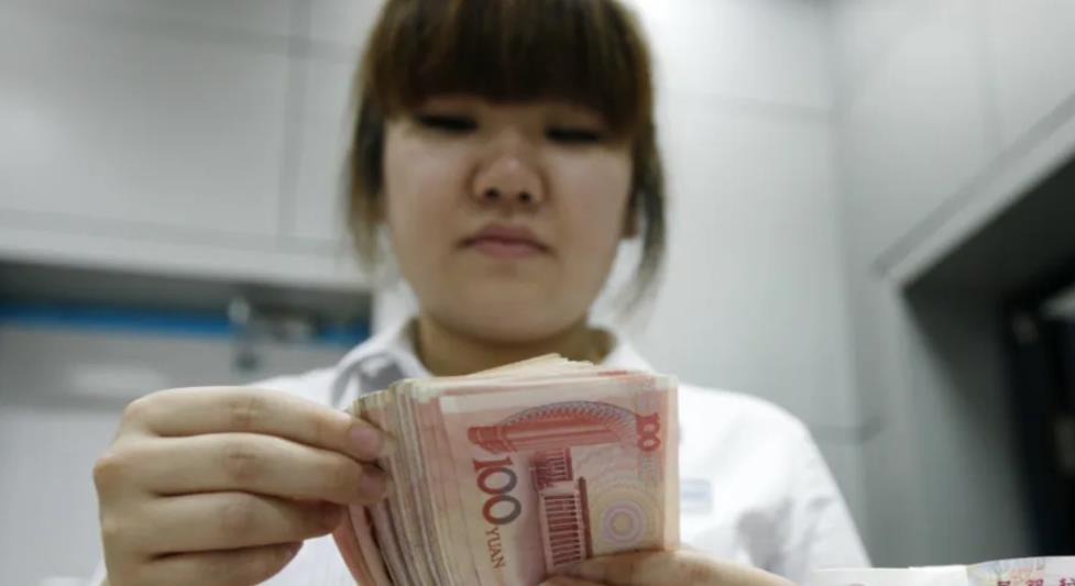男子存银行600万,一顿饭的功夫后却仅剩690元,银行:与我们无关