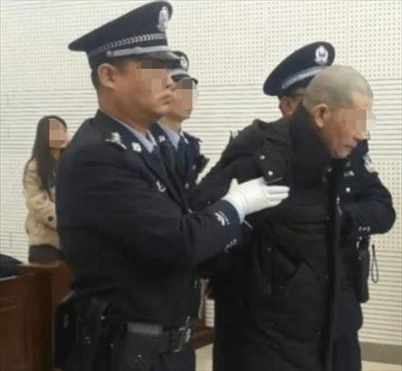 2018年,因垂涎女乘客貌美,司机将其骗回家,毁人清白后痛下毒手