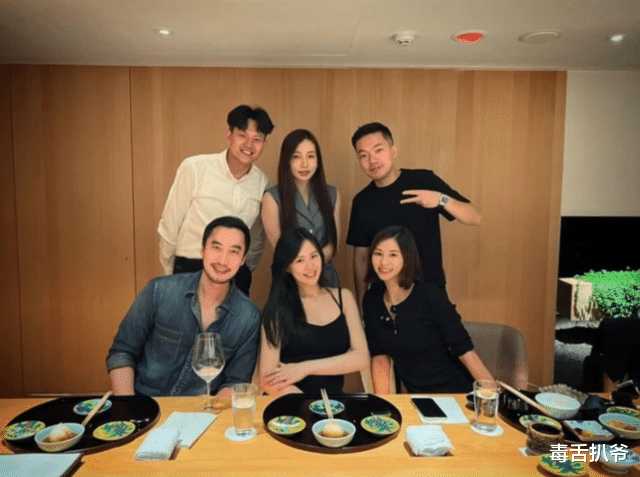 赖弘国|赖弘国晒妻子正脸照,女方一袭吊带装配长发,气质出众不输阿娇