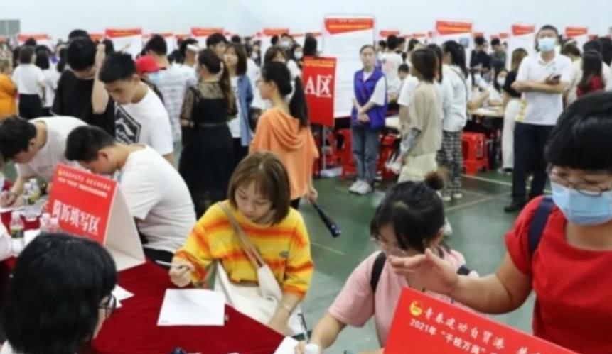 大学生|“挂4科太少没法延毕!”大学刮起一股延毕风,不以为耻反以为荣