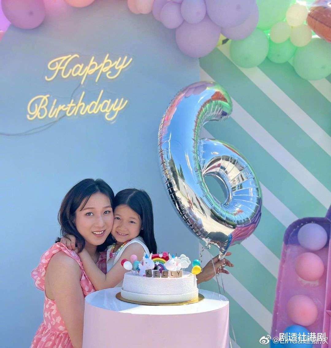 钟嘉欣|TVB前花旦为一对子女庆生!6岁女儿五官深邃,被喊话出道做童星