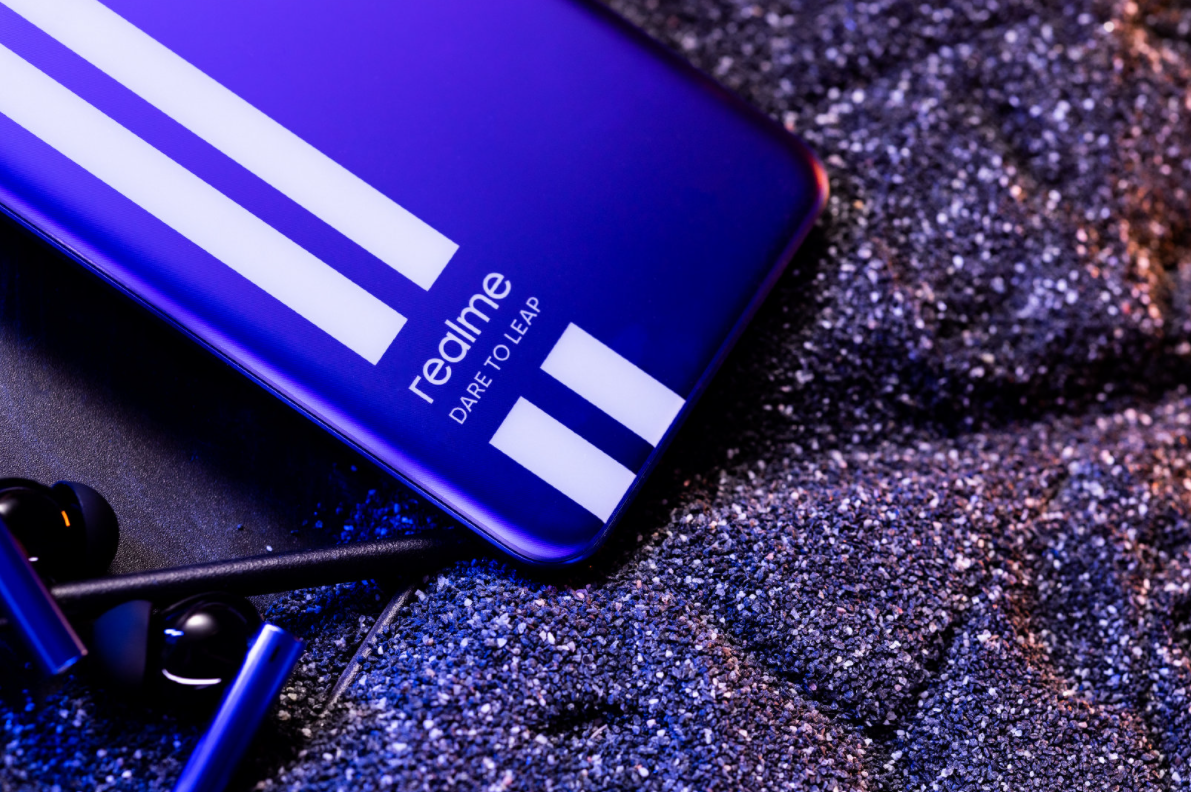 芯片|首款150W快充手机诞生,天玑8100+独显芯片,1999起步