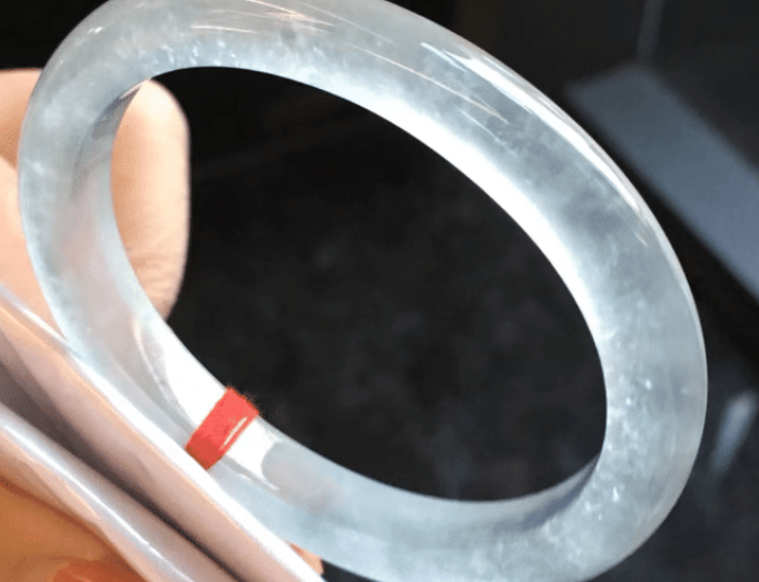 翡翠手镯|挑选佩戴翡翠手镯,需要注意这几点,满足不同人的需求