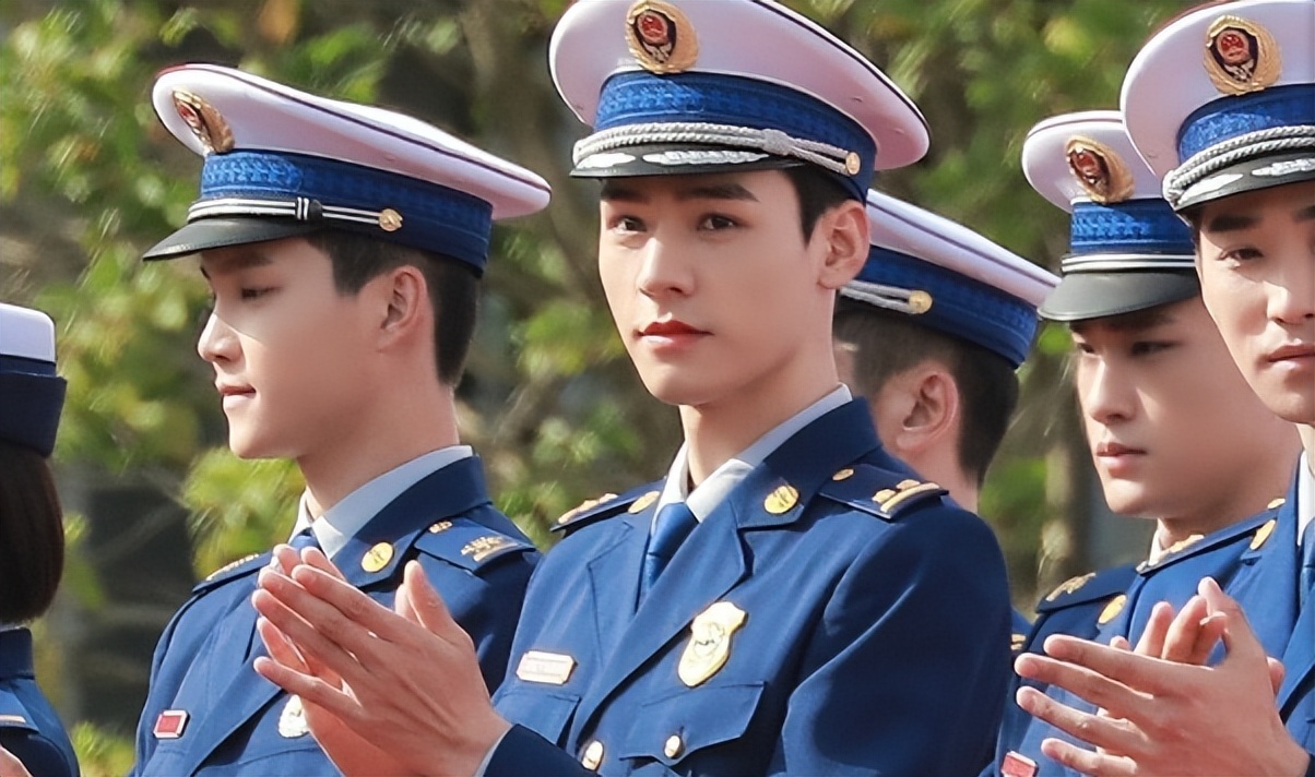 肖战|10位当红男星军装照 有人油头粉面有人是真正的铁汉子