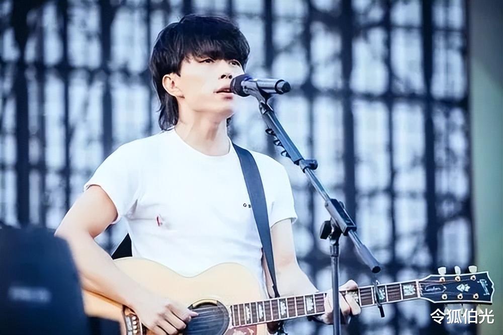 民谣|大陆民谣歌手排名:陈粒赵雷能上榜,前几名堪称华语乐坛“神人”