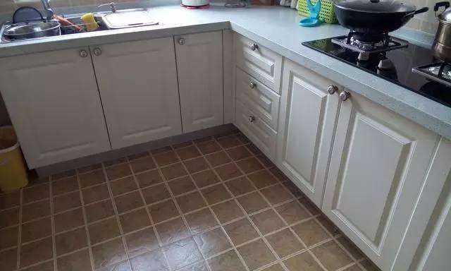 老婆在玄关处砌了半堵墙,被邻居嘲笑,完工后却被称赞不已!