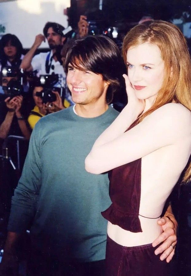 景甜|2001年,妮可·基德曼和阿汤哥离婚成功,高兴得在大街上手舞足蹈