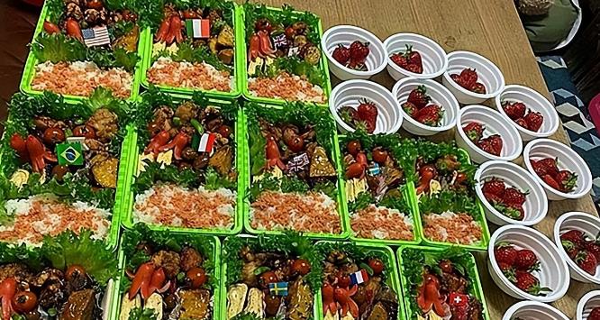 红薯 夫妻结婚20年生了12个娃，每天只睡2.5小时，后来怎么样了