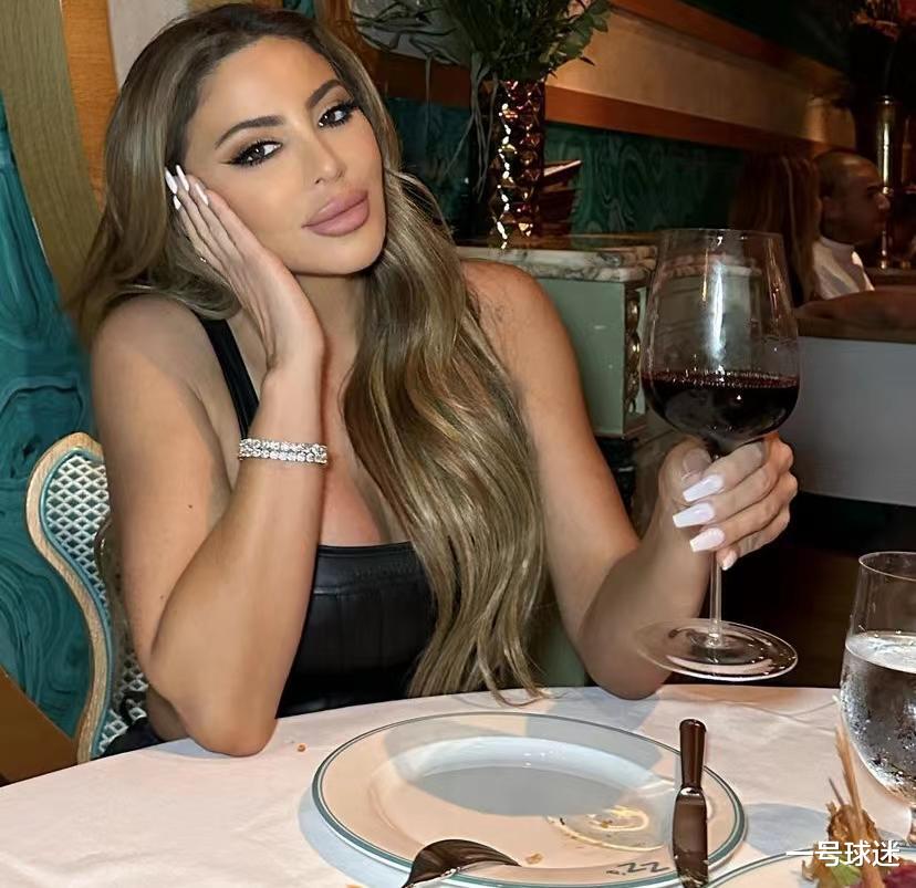 科勒·卡戴珊|穿泳装开豪车,皮蓬前妻享受海岛风光,事业红火,和卡戴珊姐妹PK