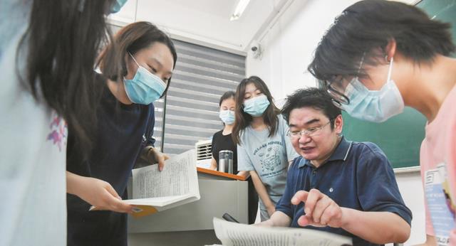 学霸|毕业后学生还会回来看老师吗？985学生集体消失？老师说出原因
