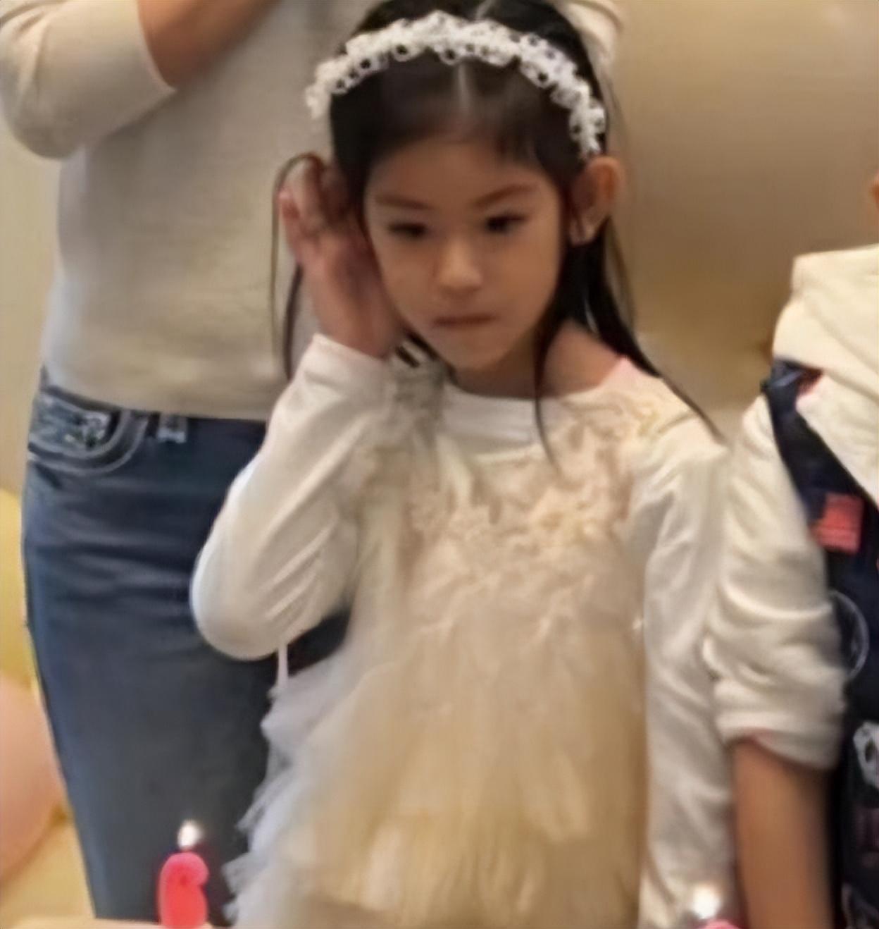 林心如|保护女儿6年,结果被朋友出卖,林心如怒斥媒体曝光女儿正面照