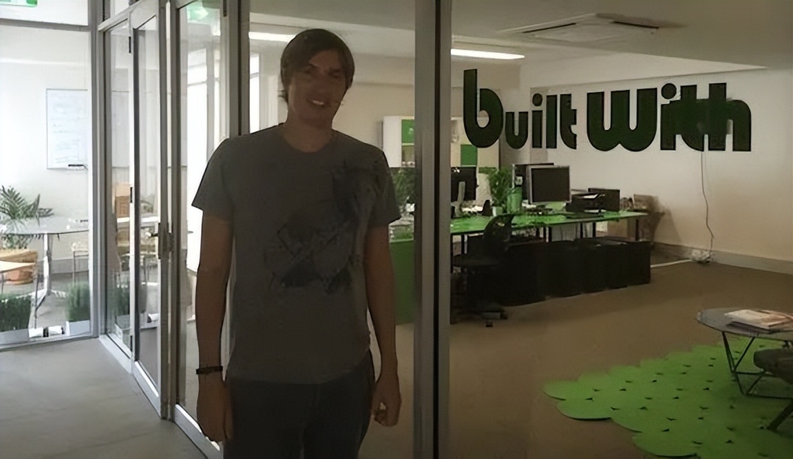 裁员|一个人、一家公司、年入一个亿！网友：“程序员的梦想！”