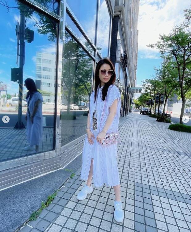 林心如|46岁林心如晒全身照被疑怀上二胎？本尊发表情包大方回应