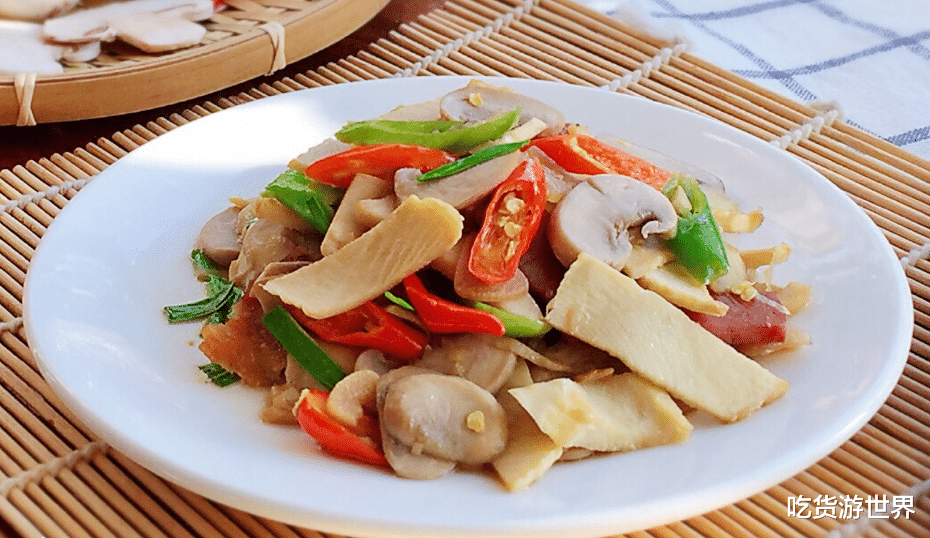 建议中老年:少吃馒头白粥,多吃4样食物,免疫力强,一冬少生病