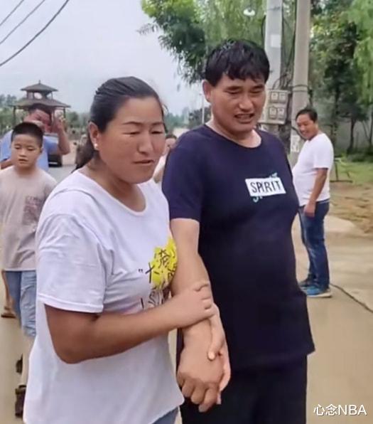 朱之文|大衣哥向粉丝吐槽,大衣嫂包的饺子难吃,评论区却已变了味