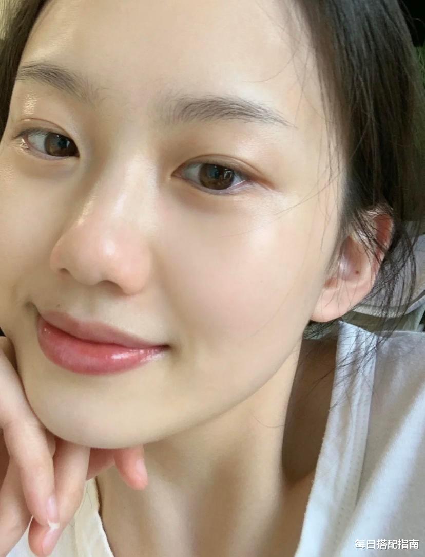 眼霜 女生多大需要涂眼霜?不是25岁也不是30岁,大部分人或许搞错了