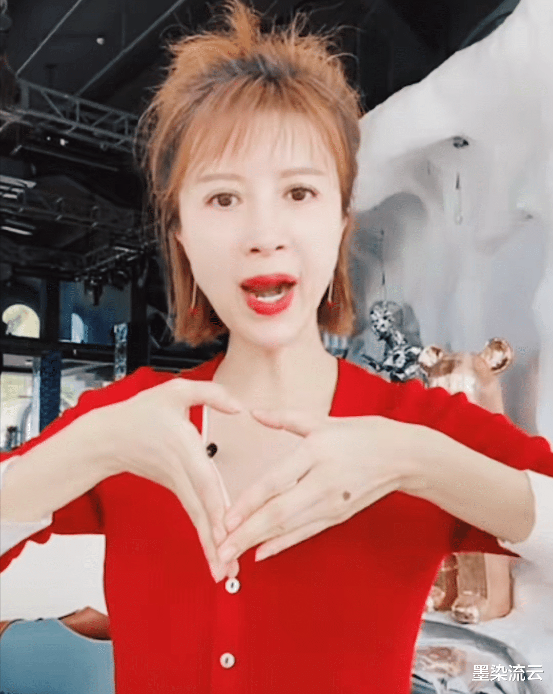 金巧巧|金巧巧在直播时突然离去，只留下女儿面对网友，差点暴露了婚姻状况