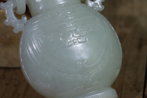 |舊藏和田玉“双凤夔龙耳提梁壶”