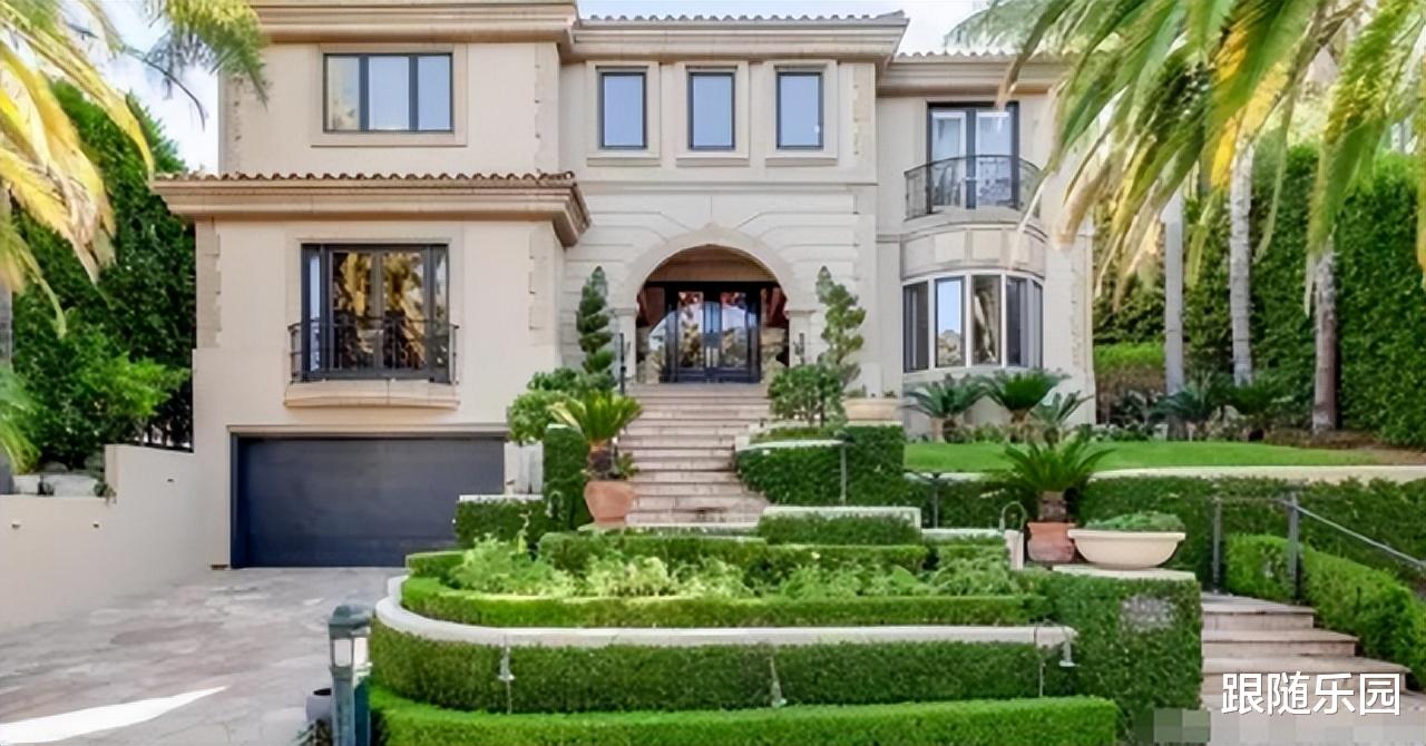 走进董卿在美国的豪宅，10个卫生间、私人游泳池，真叫一个豪华！