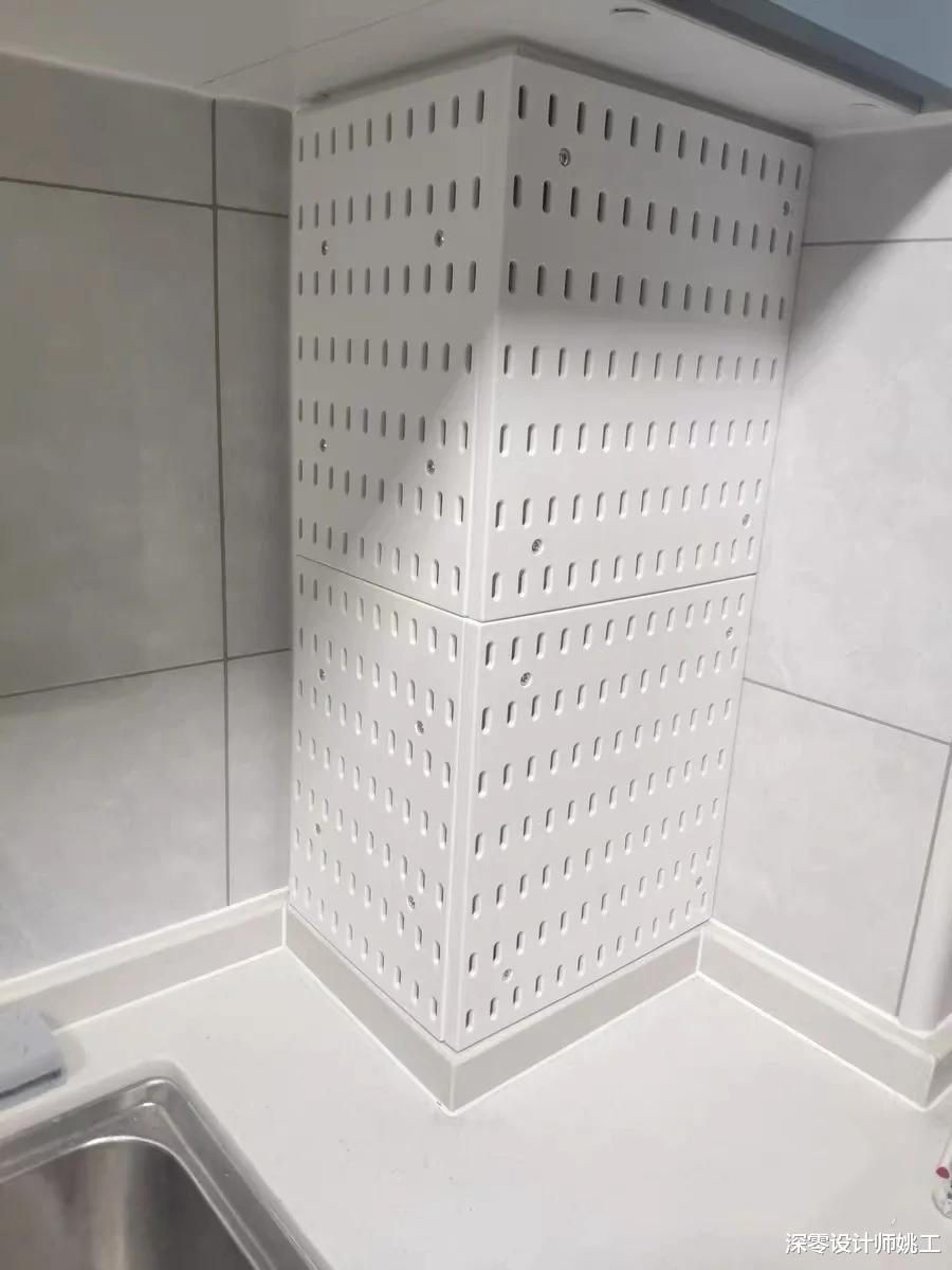 做啥定制柜,费用高还易坏!利用洞洞板做金属衣柜,实用还省钱