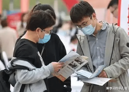 求职|今年应届毕业生有多难就业?211应届生经历求职碰壁后,被卷到无奈