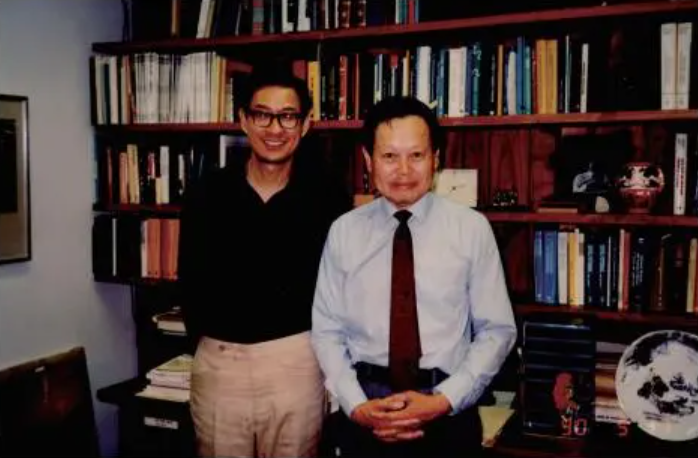 预告片|杨振宁被曝曾病危，是翁帆用爱的力量将其唤醒：似有超自然的力量