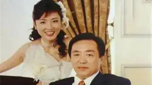 周涛|周涛称对婚姻失望，不敢再结婚！没想到，离婚半年就嫁给20亿富豪！